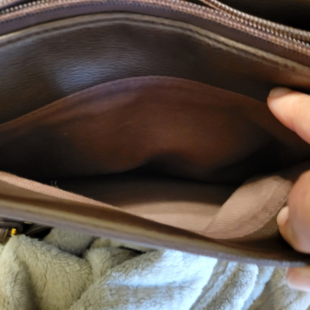 Vintage Stone Mountain Brown Crossbody Bag, crafted from genuine soft leather. - Picture 12 of 16